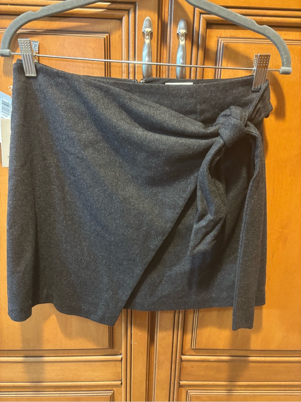 *NWT* Aritzia Wilfred Charcoal Gray Mini Wrap Skirt with Side Knot. Size: 4